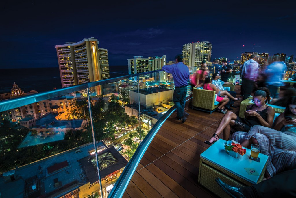 Explore the Vibrant Nightlife Scene in Hawaii: Best Bars and Clubs